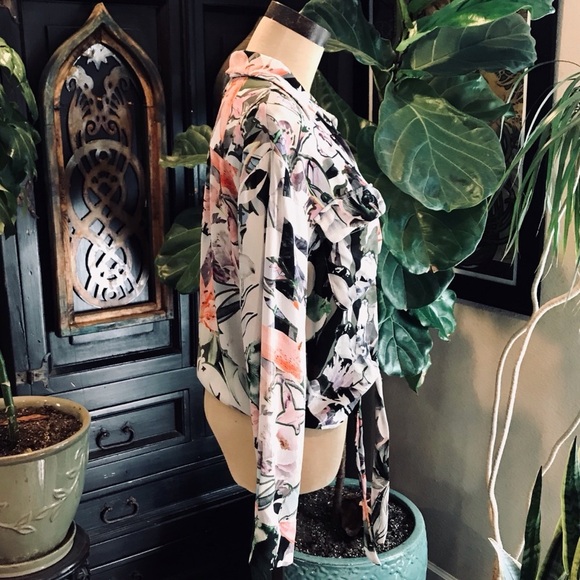 Johanne Beck watercolor floral front tie blouse - Picture 6 of 8